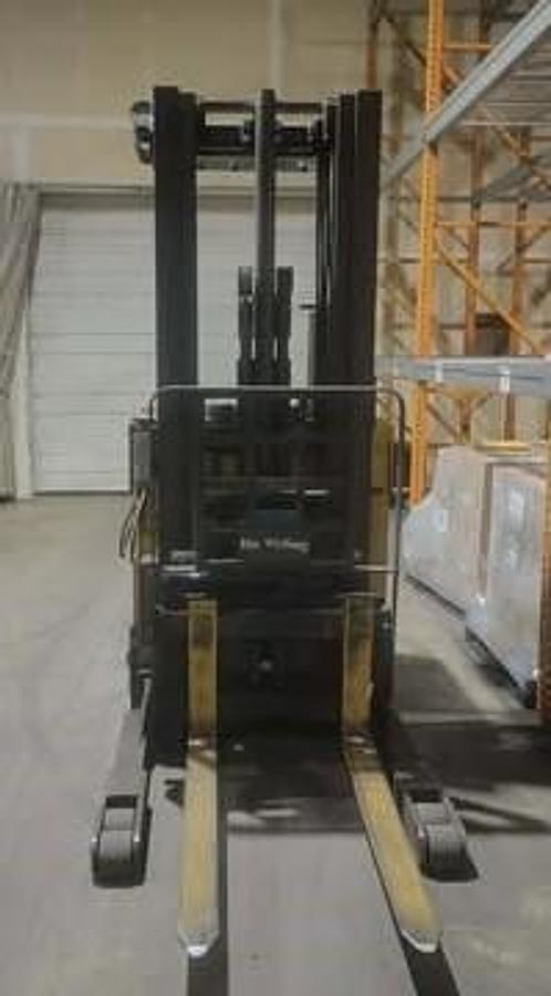 Used 1999 Electric Cat NRR40 Electric Narrow Aisle Single Reach