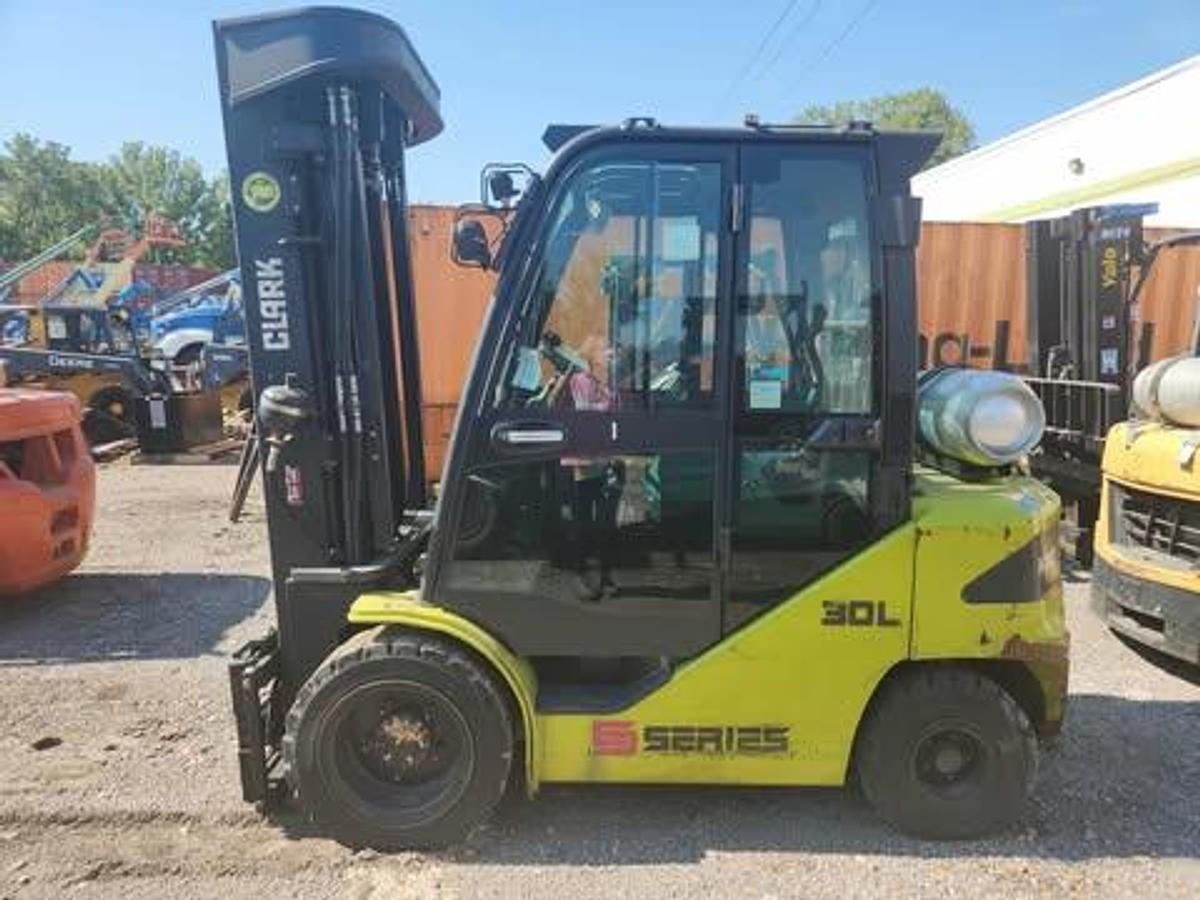 Used 2019 Clark S30L