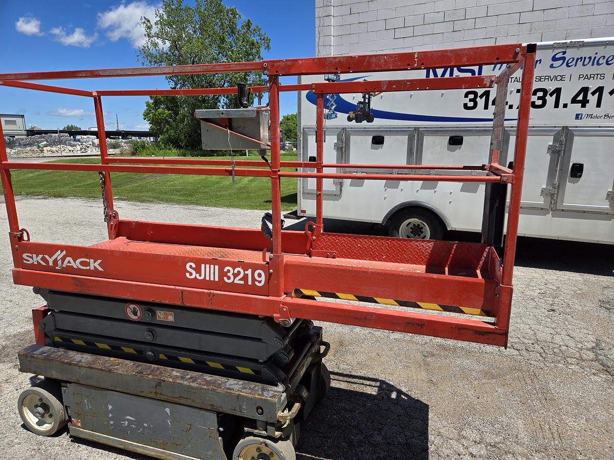 Used 2012 Skyjack SJIII3219