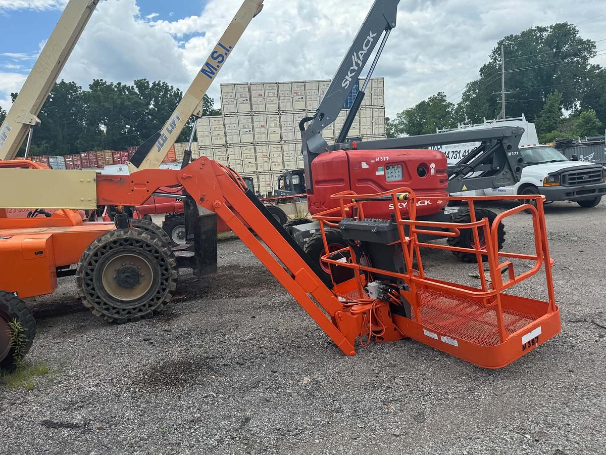 Used 2017 JLG 600AJ