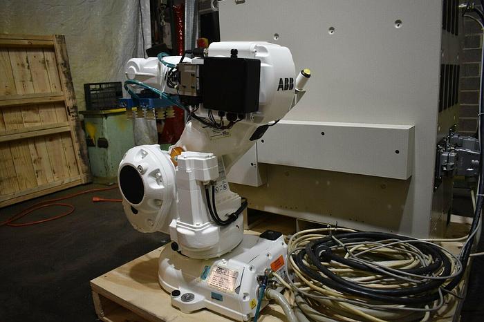 Used ABB IRB 140 Cleanroom Industrial Robot with S4C+ controller