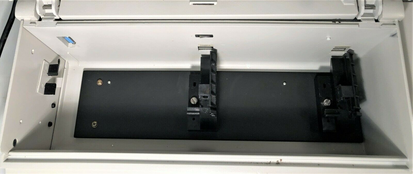 Used ATi Unicam UV4-200 UV-Visible Spectrophotometer (190 to 900nm) - FOR PARTS