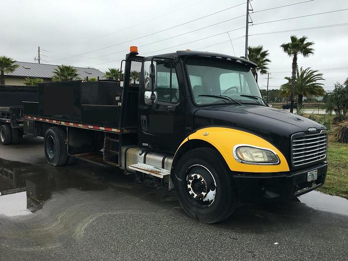 Used 2005 FREIGHTLINER M2 106 CONVENTIONAL