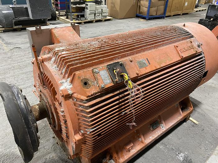 Used 700 HP SIEMENS AC MOTOR 894 RPM
