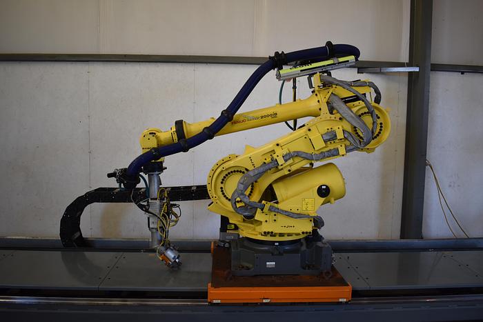 Used Fanuc R-2000ib/125L with 30 ft track, Very Low Hours