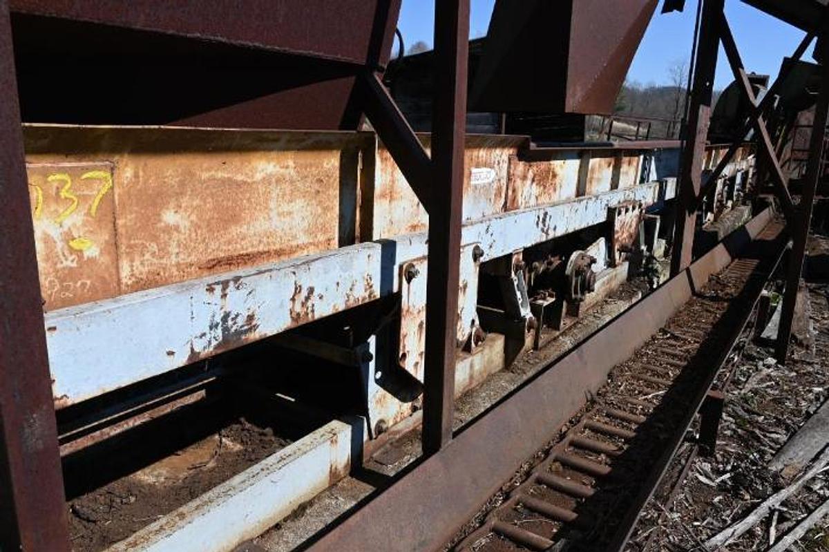 Used Vibrating Conveyor