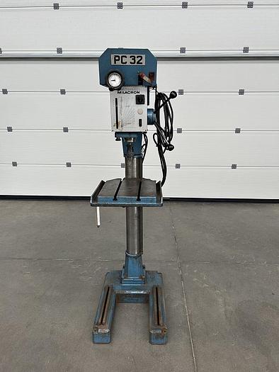 Utilisé Perceuse à colonne Cincinnati
