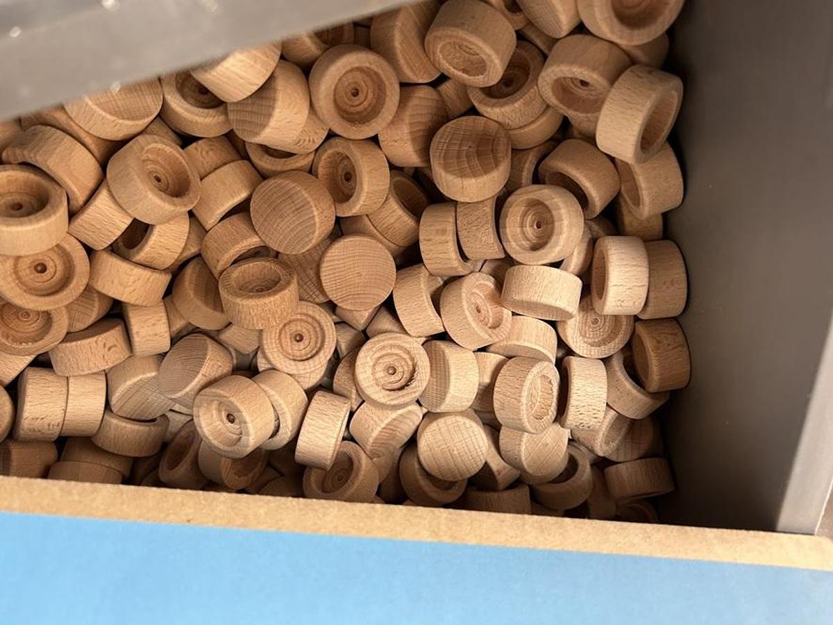 Used Centre d'usinage BONETTI  TM60  pour fabrication bouchons