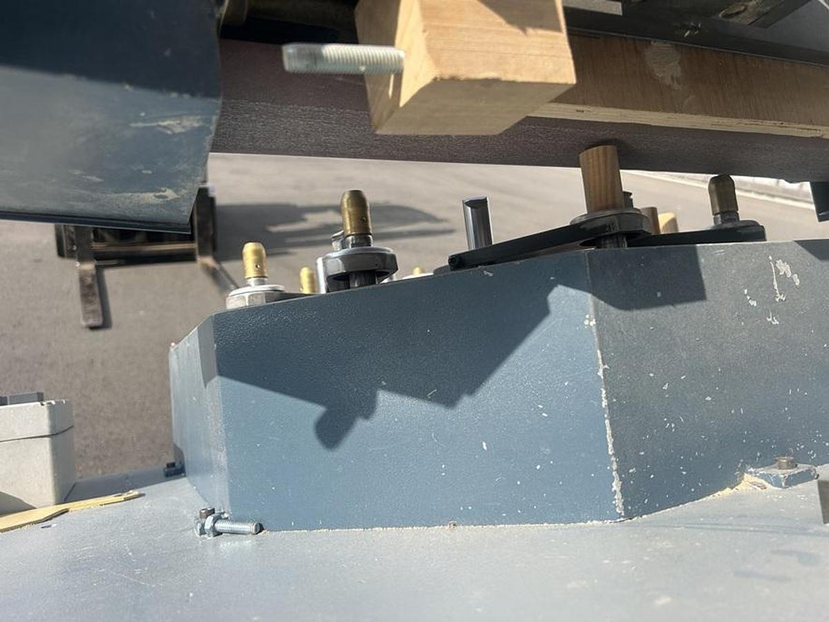 Used Ponceuse orbitale à bande bois de bout CM3