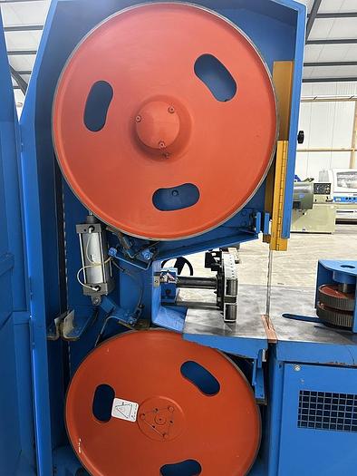 Utilisé Scie à ruban avec entraineur dédoubleur Stenner