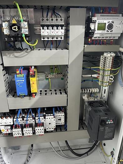 Utilisé Scie à ruban avec entraineur dédoubleur Stenner