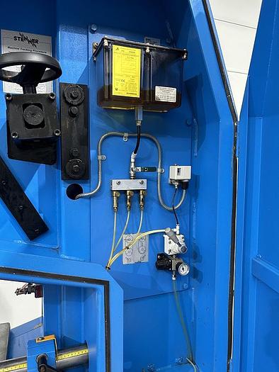 Utilisé Scie à ruban avec entraineur dédoubleur Stenner