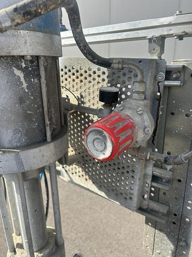Used Pompe à peinture KREMLIN 4025