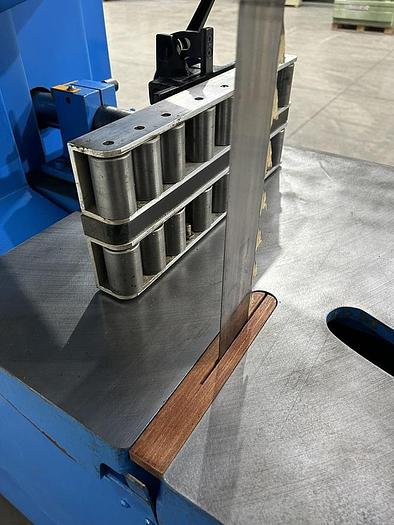 Utilisé Scie à ruban avec entraineur dédoubleur Stenner