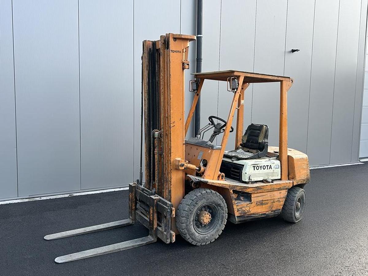 Used Chariot élévateur TOYOTA 2.5T