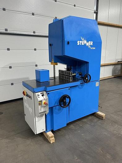 Utilisé Scie à ruban avec entraineur dédoubleur Stenner