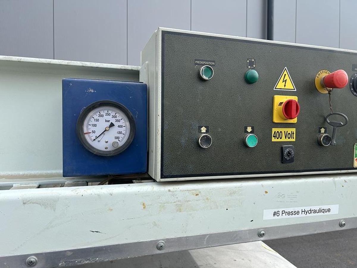 Used Presse à plaquer SORMEC