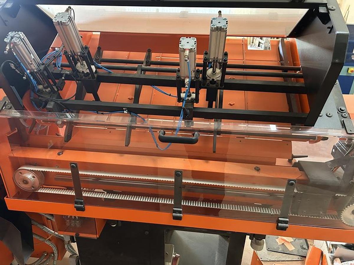 Used Centre d'usinage BONETTI  TM60  pour fabrication bouchons