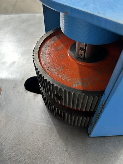 Utilisé Scie à ruban avec entraineur dédoubleur Stenner