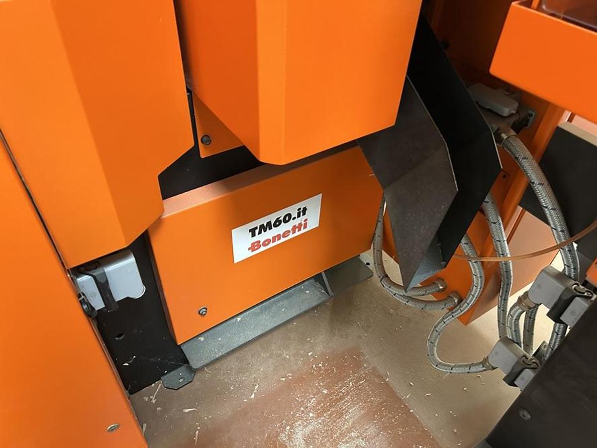Used Centre d'usinage BONETTI  TM60  pour fabrication bouchons