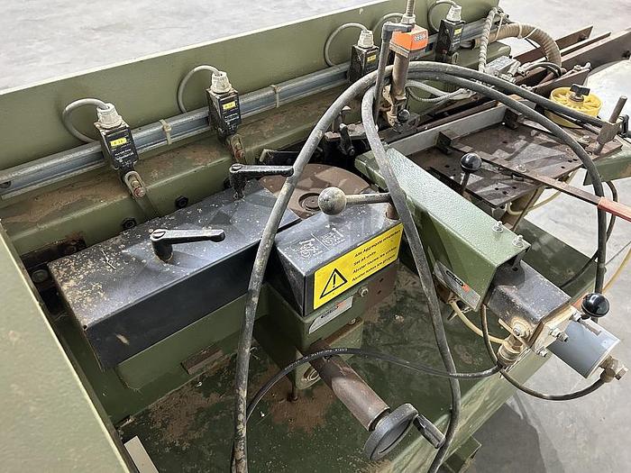 Utilisé Plaqueuse de chants Holz-Her 