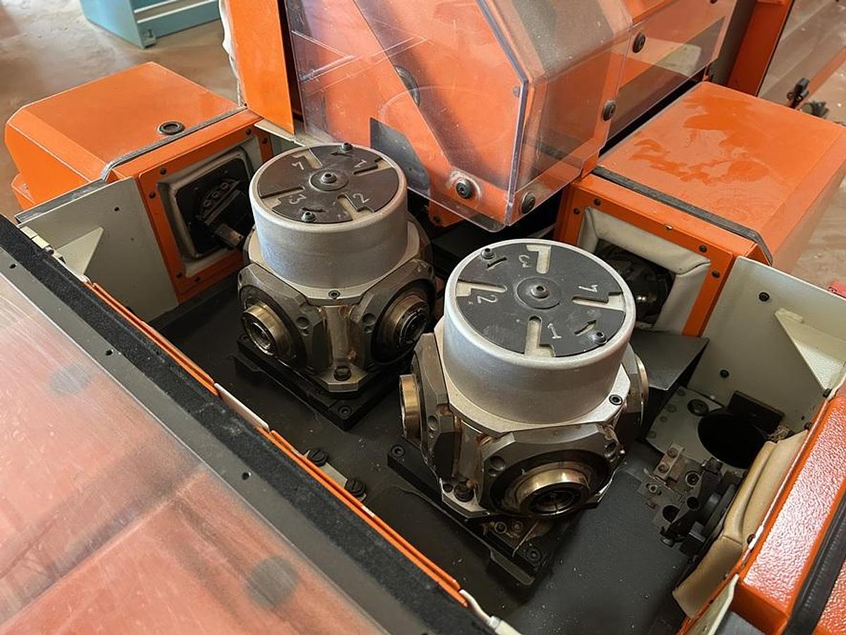 Used Centre d'usinage BONETTI  TM60  pour fabrication bouchons