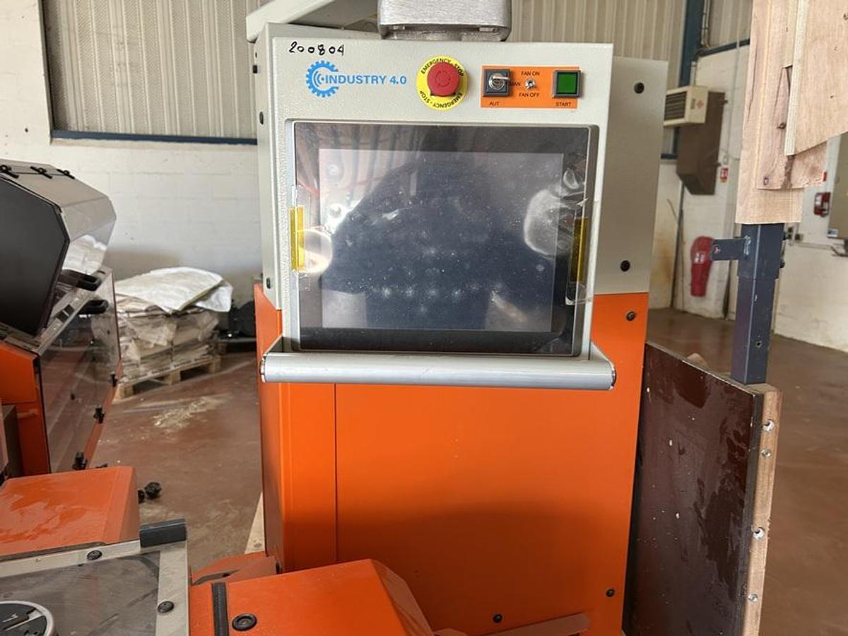 Used Centre d'usinage BONETTI  TM60  pour fabrication bouchons