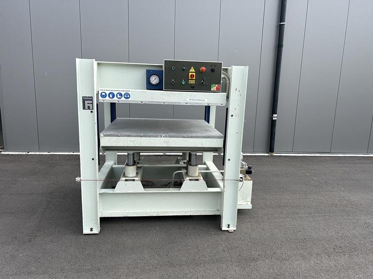 Used Presse à plaquer SORMEC