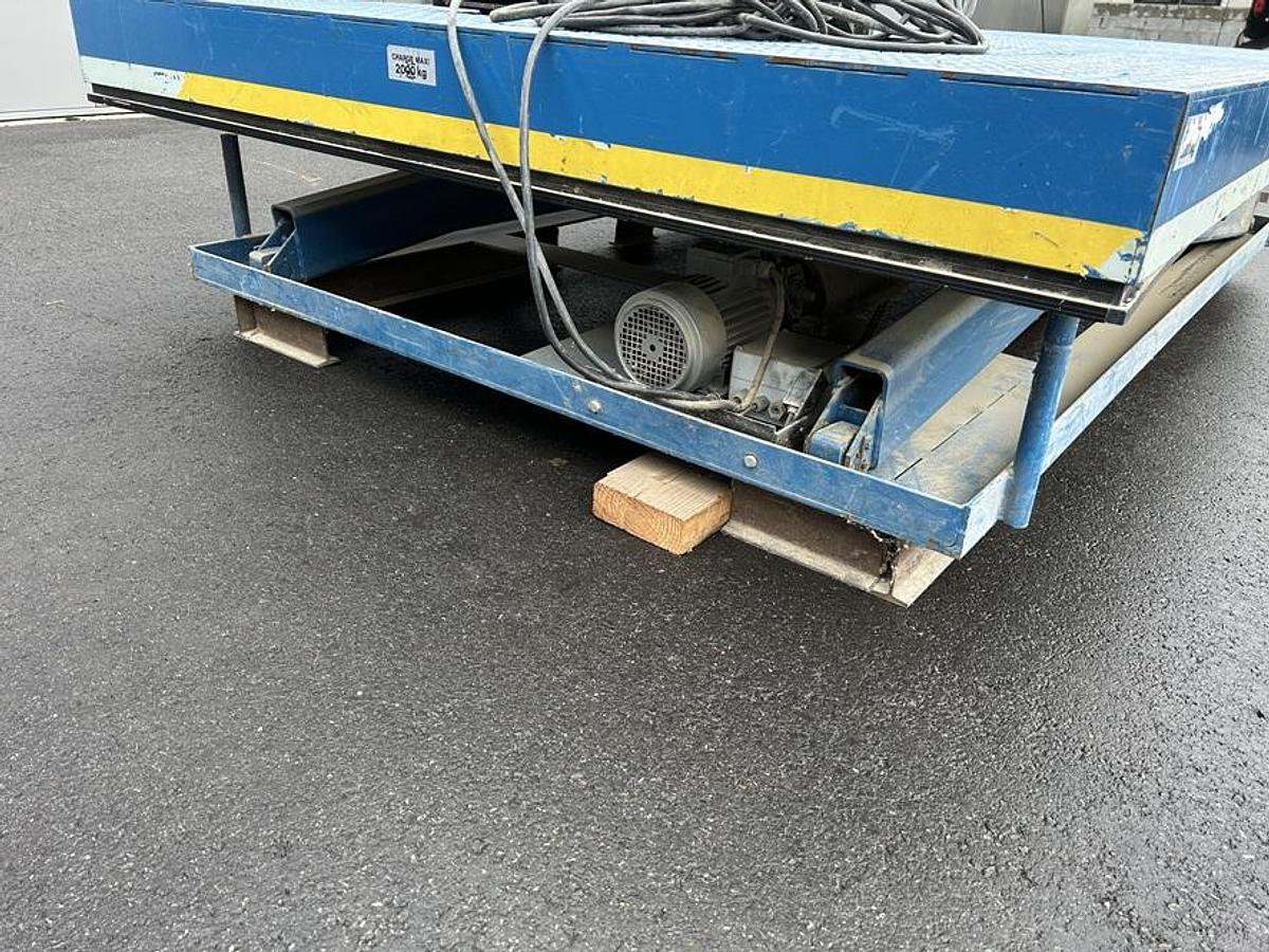 Used Table élévatrice SEPM 300cm/200cm
