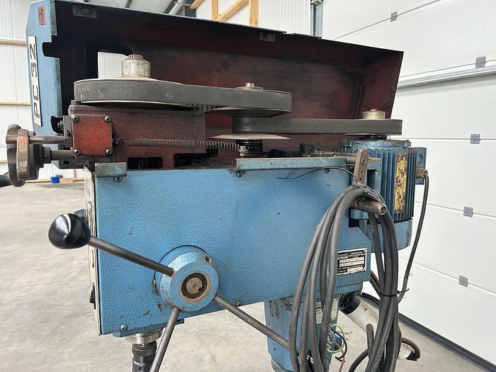 Utilisé Perceuse à colonne Cincinnati