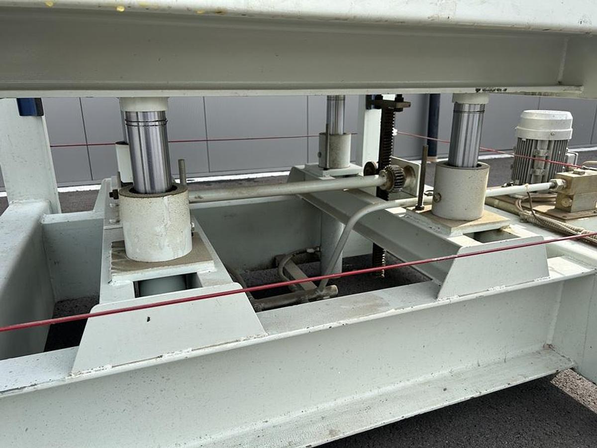 Used Presse à plaquer SORMEC