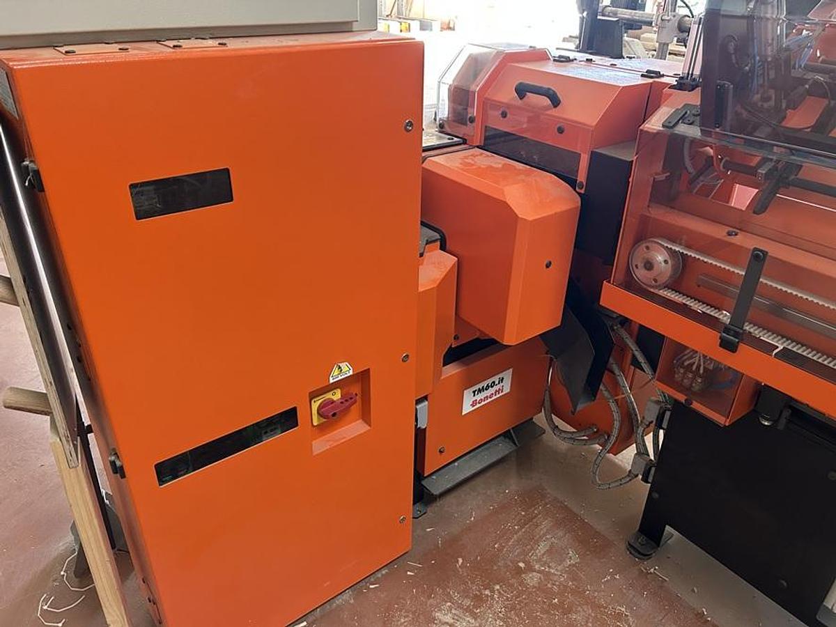 Used Centre d'usinage BONETTI  TM60  pour fabrication bouchons