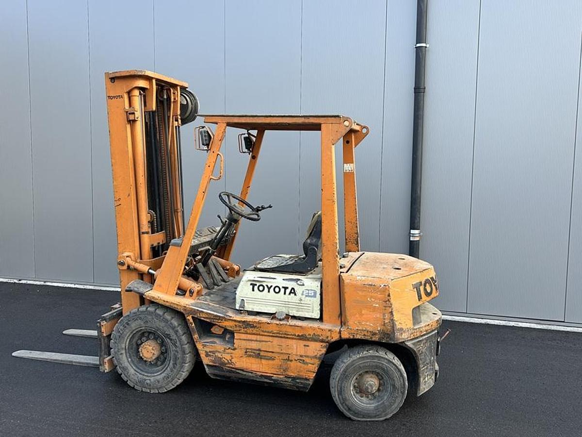 Used Chariot élévateur TOYOTA 2.5T