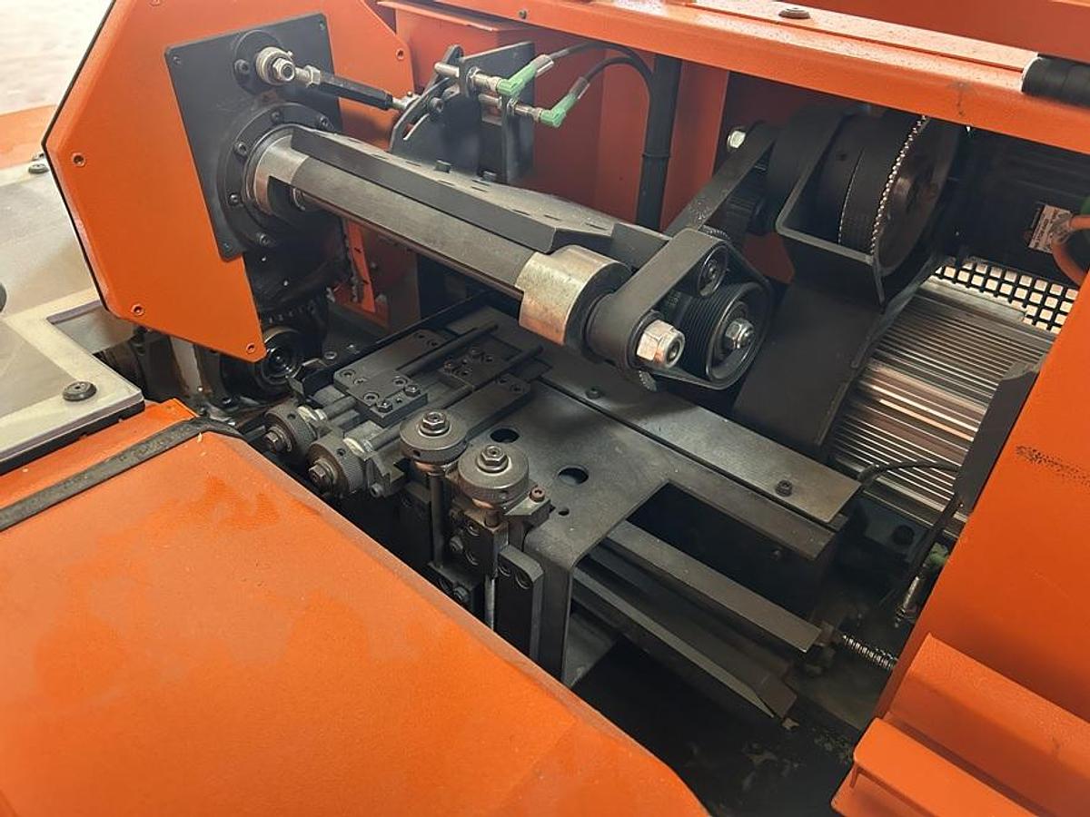 Used Centre d'usinage BONETTI  TM60  pour fabrication bouchons