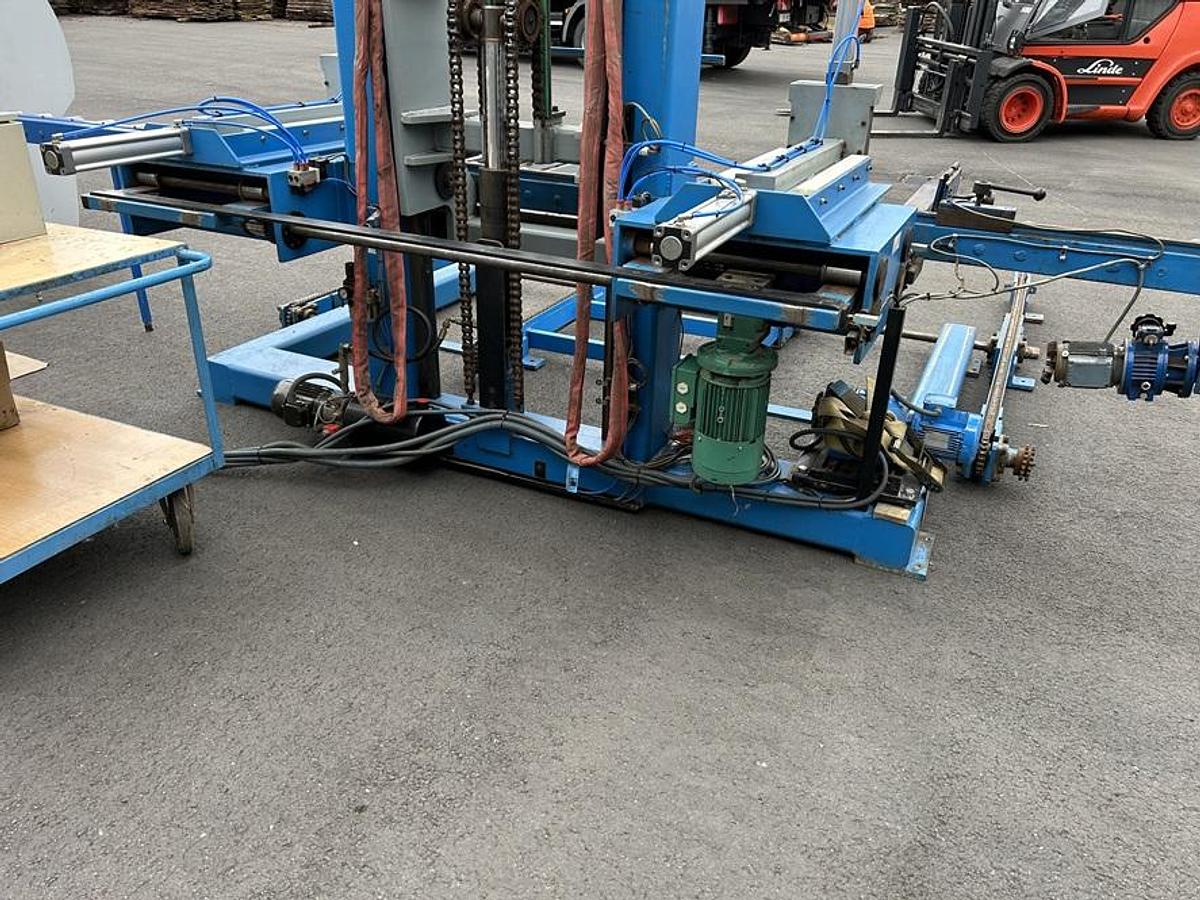 Used Moulurière Leadermac Speedmac 826 + Empileur Sheitek