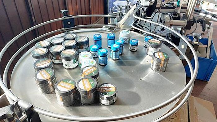 Linea per riempimento, tappatura ed etichettatura per caramelle liquirizie - RTE2U CANDY