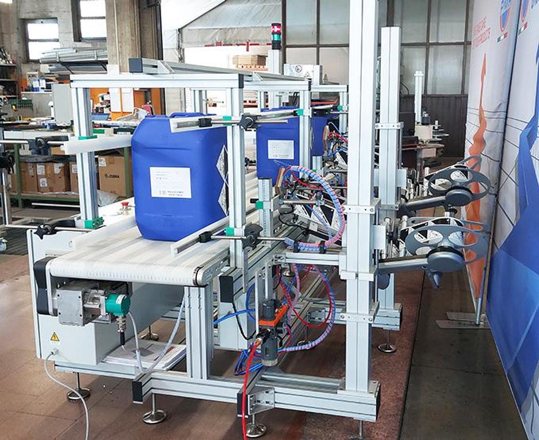 Etichettatrice automatica frontale e laterale per taniche – M3015FS