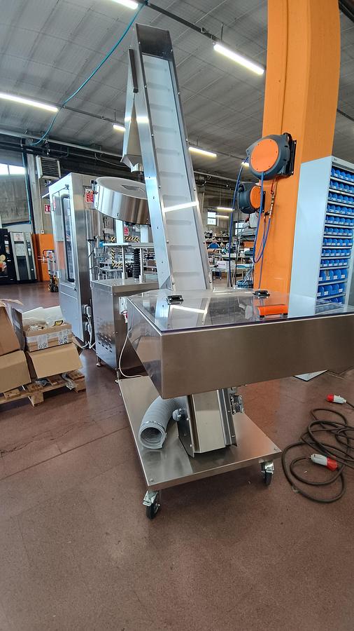 Linea automatica per tappatura ed etichettatura barattoli - MCE