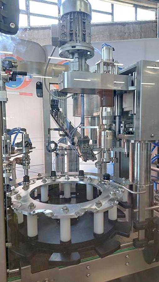 Monoblocco automatico di riempimento e tappatura per salse – MFC22 SD