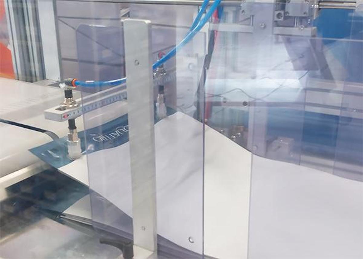 Etichettatrice automatica robotizzata per due etichette superiori - M3010R