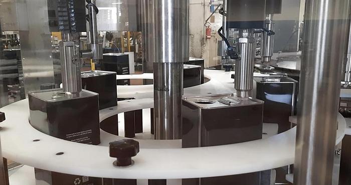 Usato RIEMPITRICI, TAPPATRICI ED ETICHETTATRICI PER OLIO