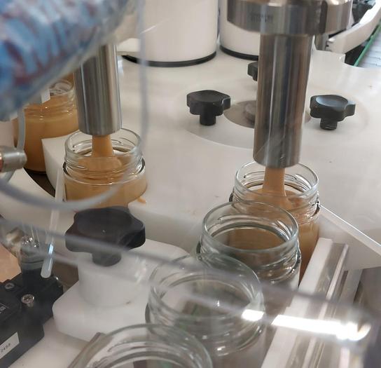 LINEA DI RIEMPIMEENTO TAPPATURA ED ETICHETTATURA PER CREME ALIMENTARI