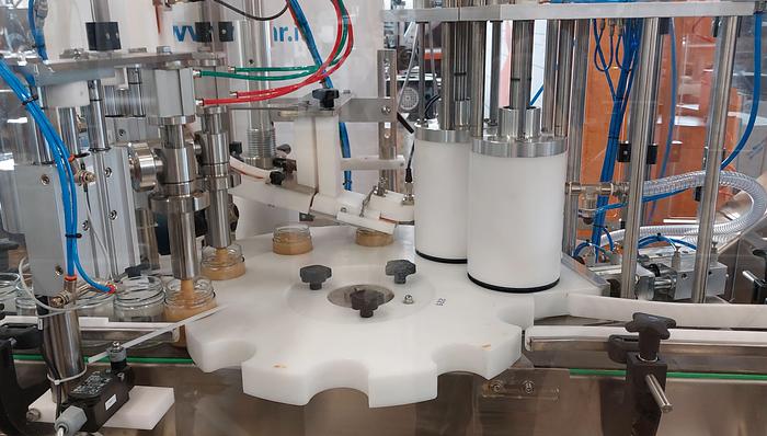 LINEA DI RIEMPIMEENTO TAPPATURA ED ETICHETTATURA PER CREME ALIMENTARI