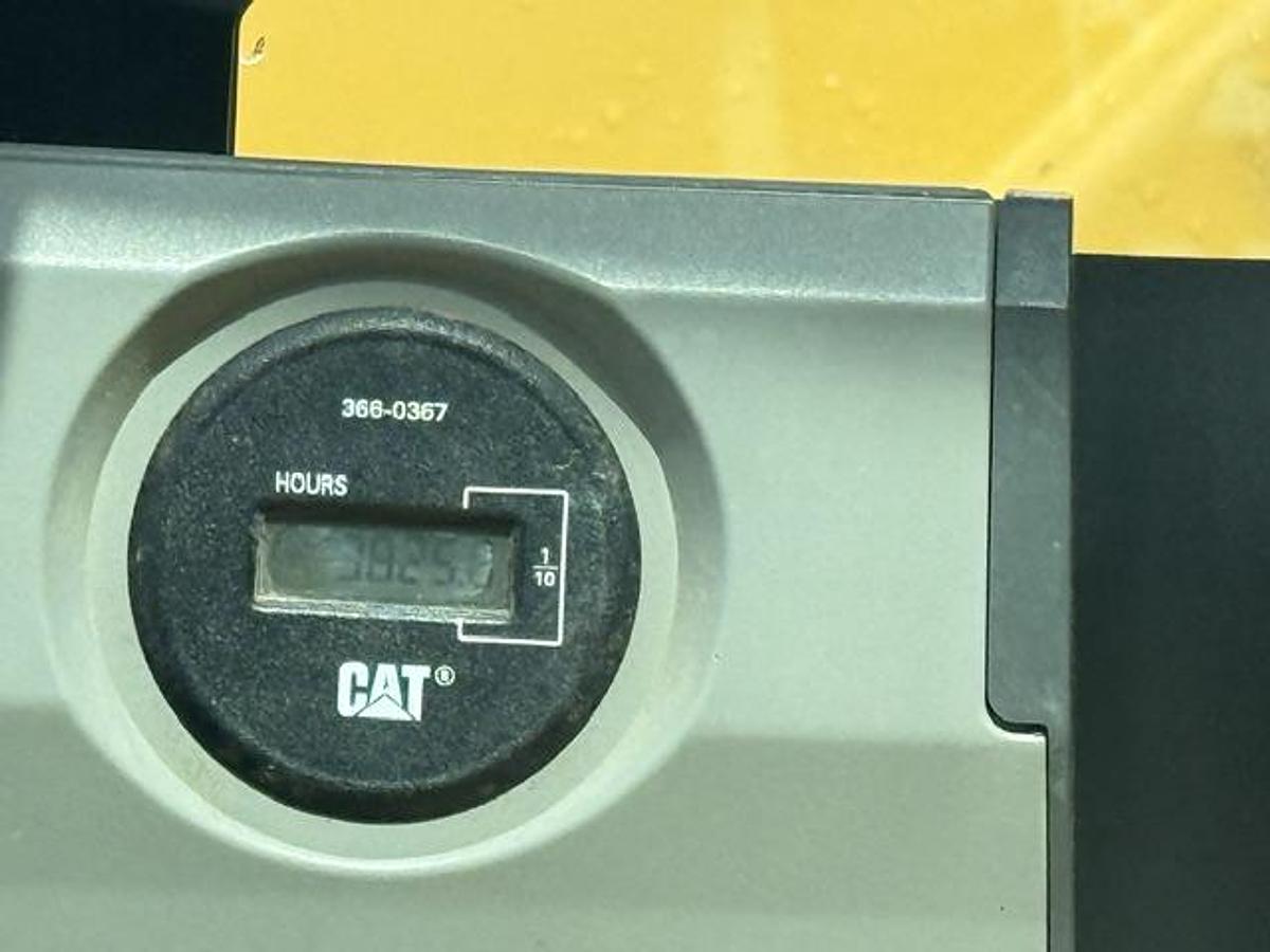 Gebraucht 2018 Caterpillar 325 FL CR