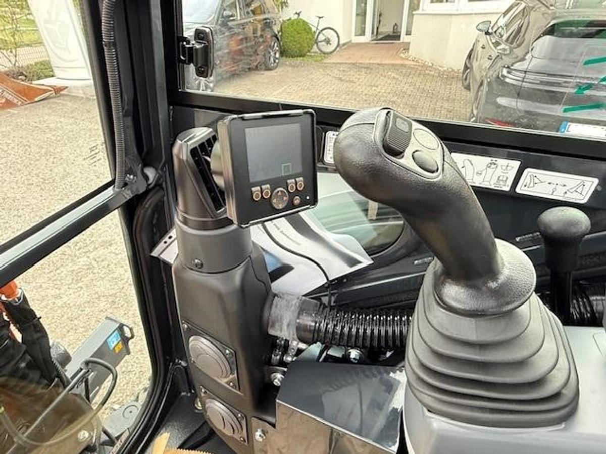 2025 Hitachi ZX26 U-6