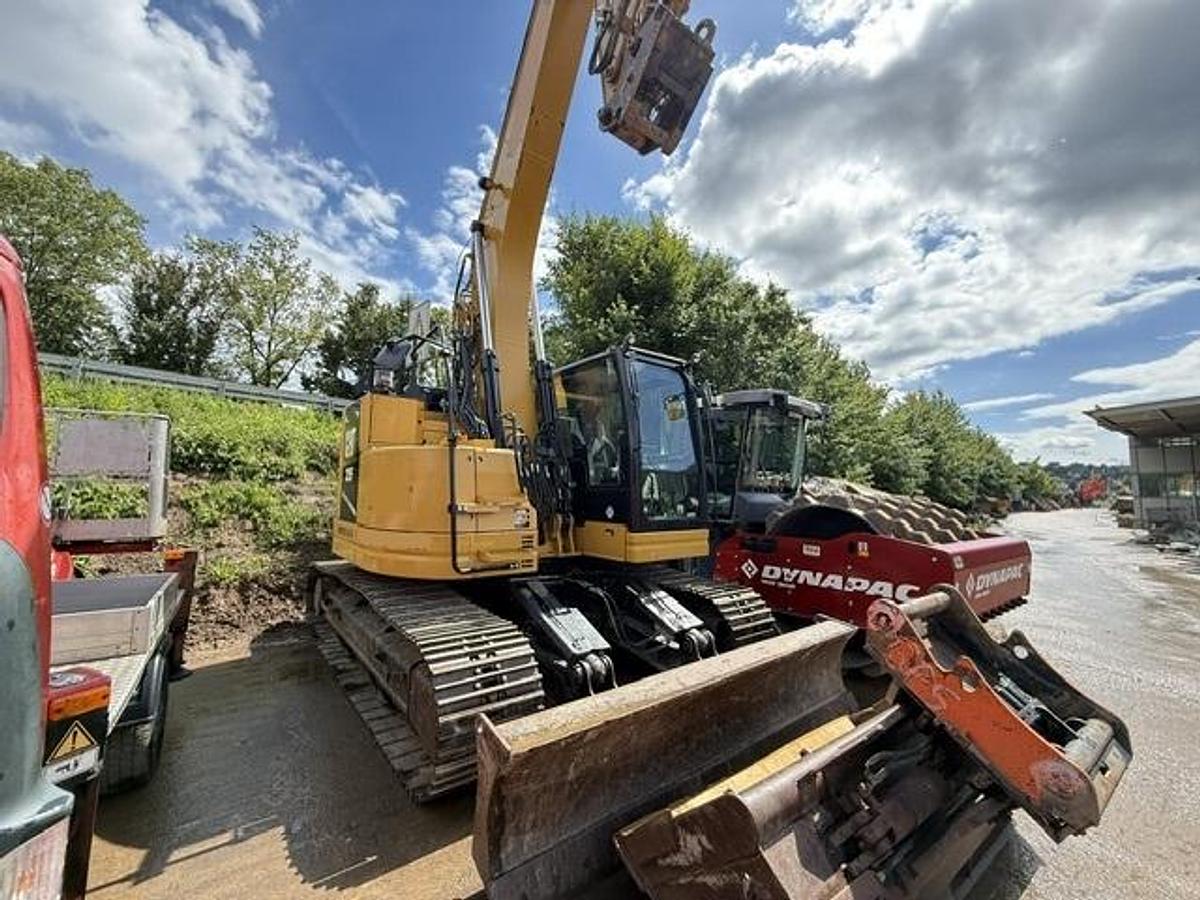 Gebraucht 2018 Caterpillar 325 FL CR