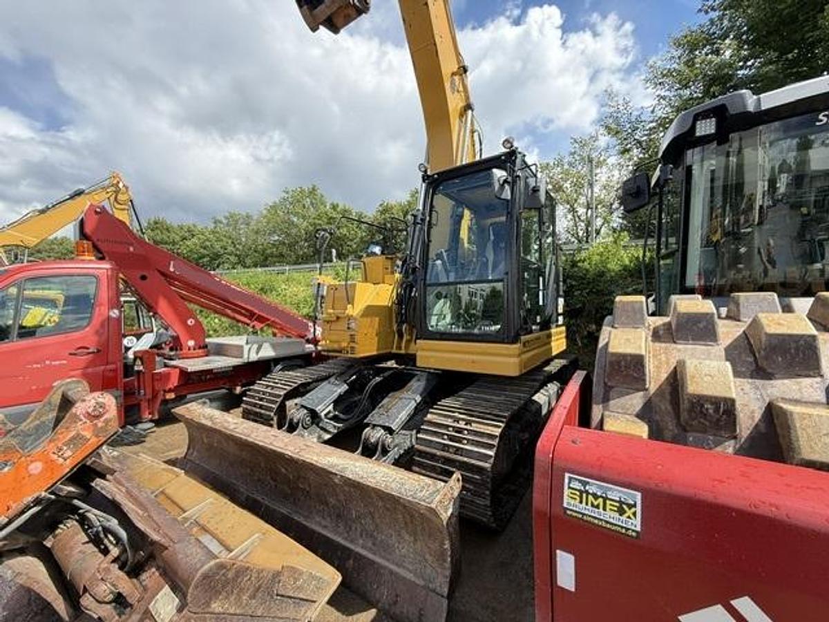 Gebraucht 2018 Caterpillar 325 FL CR