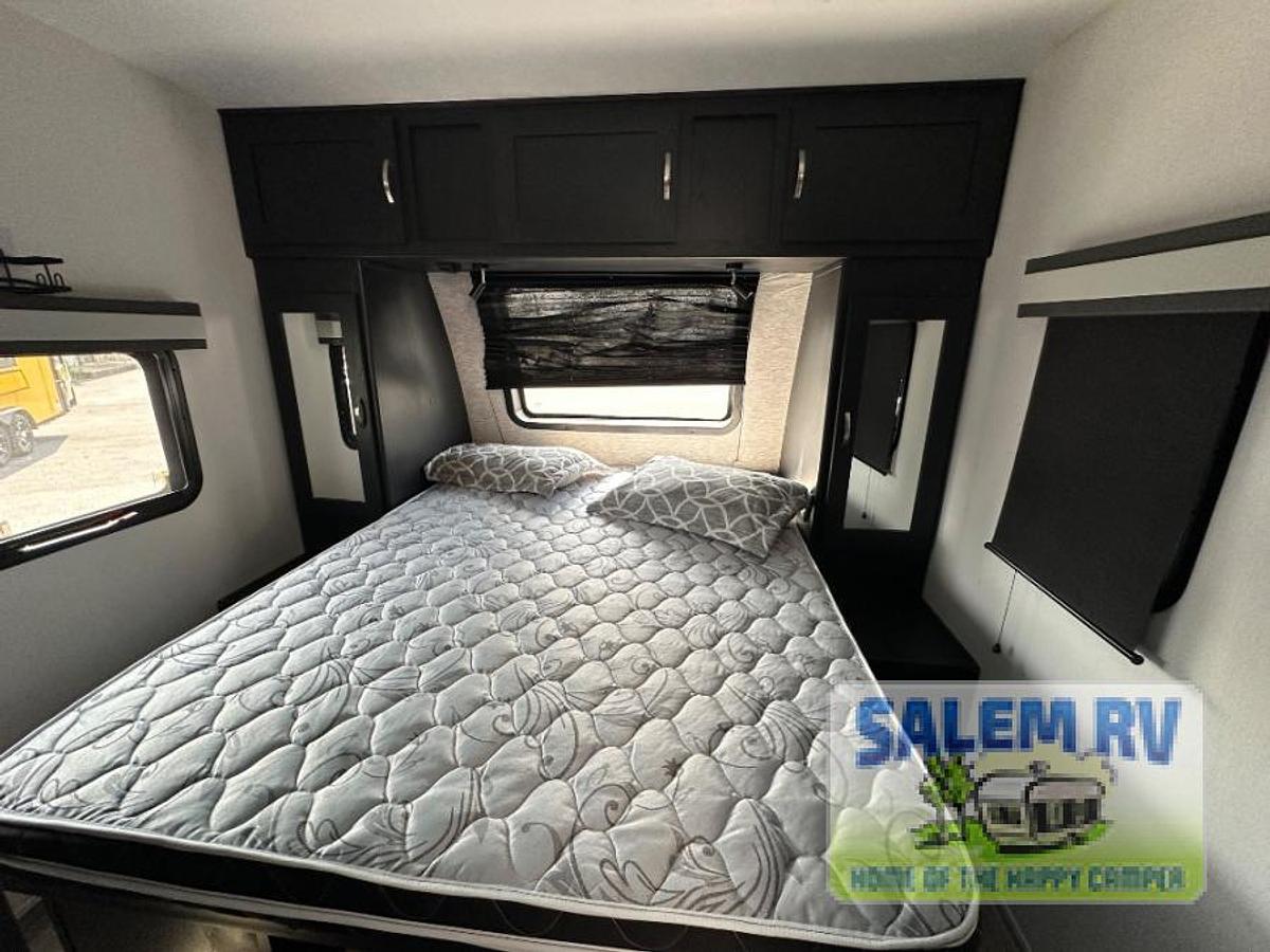Used Used 2022 Coachmen RV Freedom Express Liberty Edition 320BHDSLE