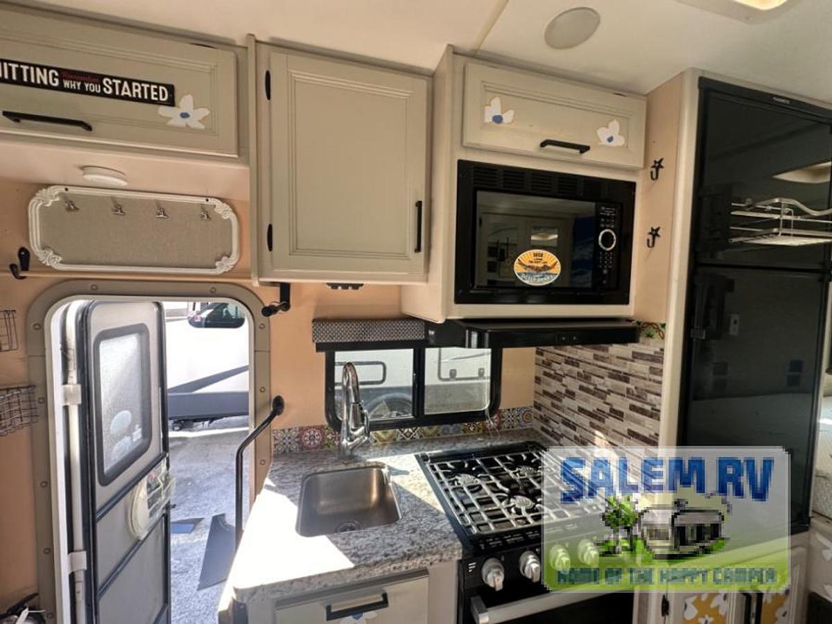 Used Used 2021 Thor Motor Coach Freedom Elite 22HE