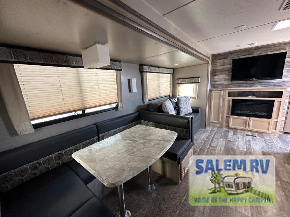 Used Used 2021 Coachmen RV Catalina Legacy 323BHDSCK